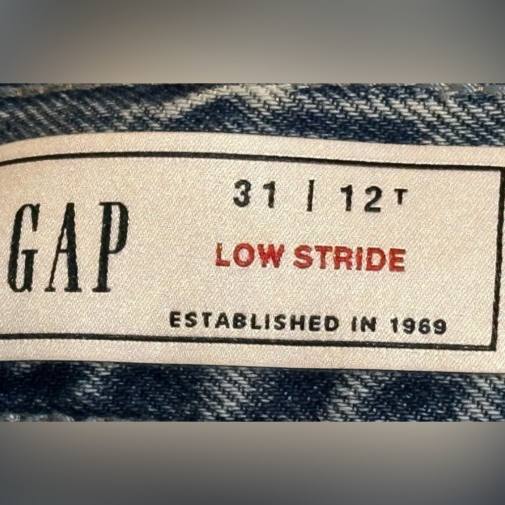 Women’s The Gap, Distressed Blue Jeans,size 12 T. - Picture 10 of 10